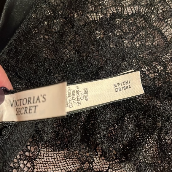 VICTORIA SECRET LINGERIE SIZE SMALL - Picture 5 of 5